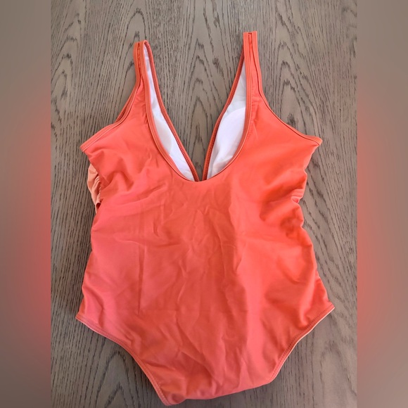 NWOT Palm Print One Piece In Peach Size L - Picture 2 of 3